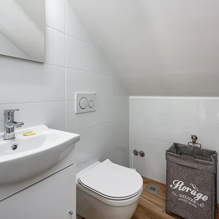 Holiday home Lovely In With Jacuzzi Svetvincenat