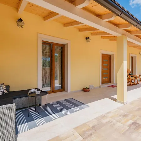 Lovely In With Jacuzzi Holiday home Svetvincenat