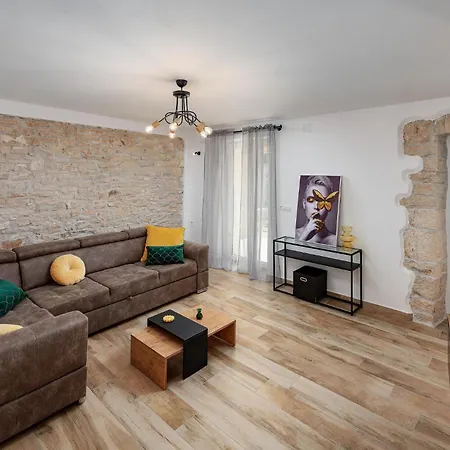 Lovely In With Jacuzzi Holiday home Svetvincenat